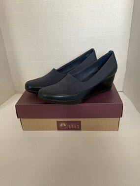 CLARKS Women's Portrait Helen Navy Wedge Slip-On Loafers NIB 9M